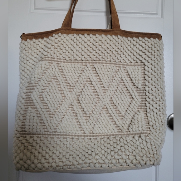Panache Diamond Pattern Tote - Picture 3 of 8